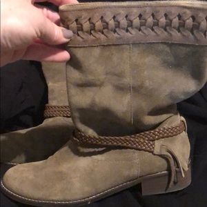 Very Volatile Boots